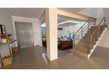 Venta Hermosa Casa Zona Thompson !!!