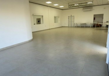 VENTA HERMOSO SALON DE EVENTOS - ZONA TRIANGULAR !!!