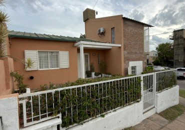 EN VENTA COMODA CASA FAMILIAR EN B° VAIRETTI, LISTA PARA MUDARSE !!!
